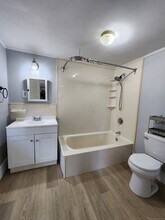 25 Cronin St in Bristol, CT - Foto de edificio - Building Photo
