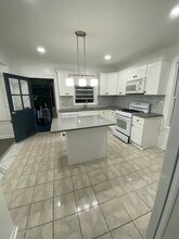 157 N Oak Ave in Shelton, CT - Foto de edificio - Building Photo