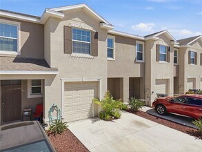 424 Newmont Cir in Ruskin, FL - Building Photo - Building Photo