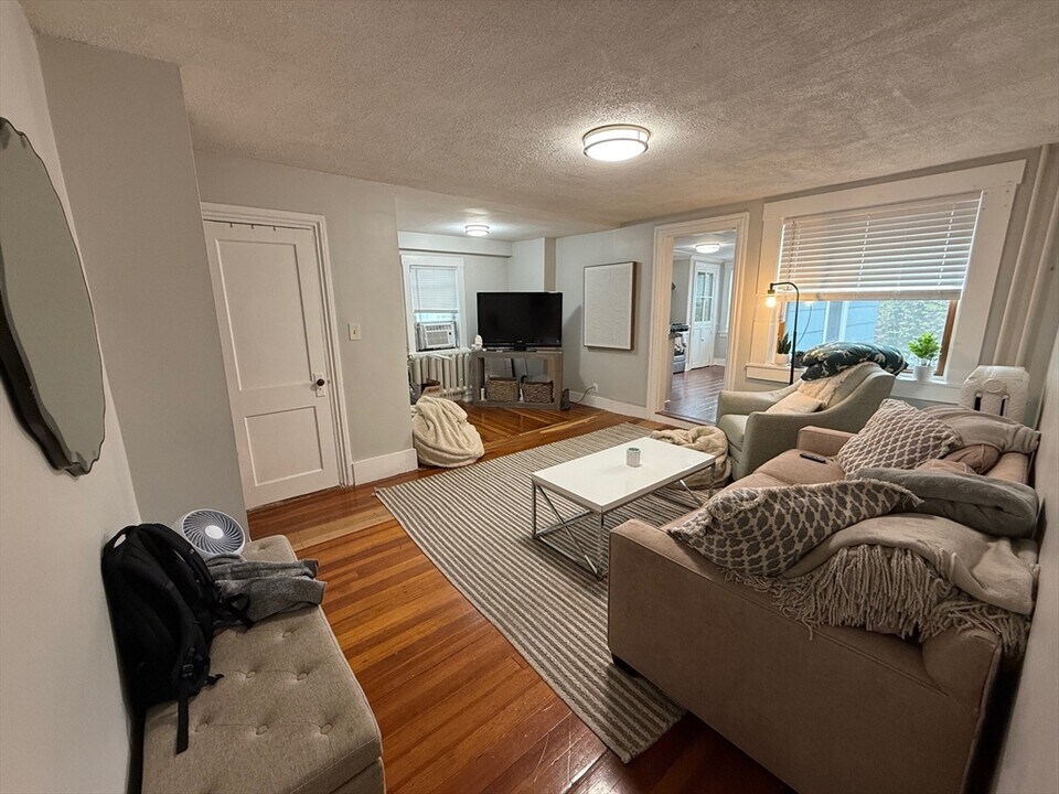 350 Dorchester St in Boston, MA - Building Photo