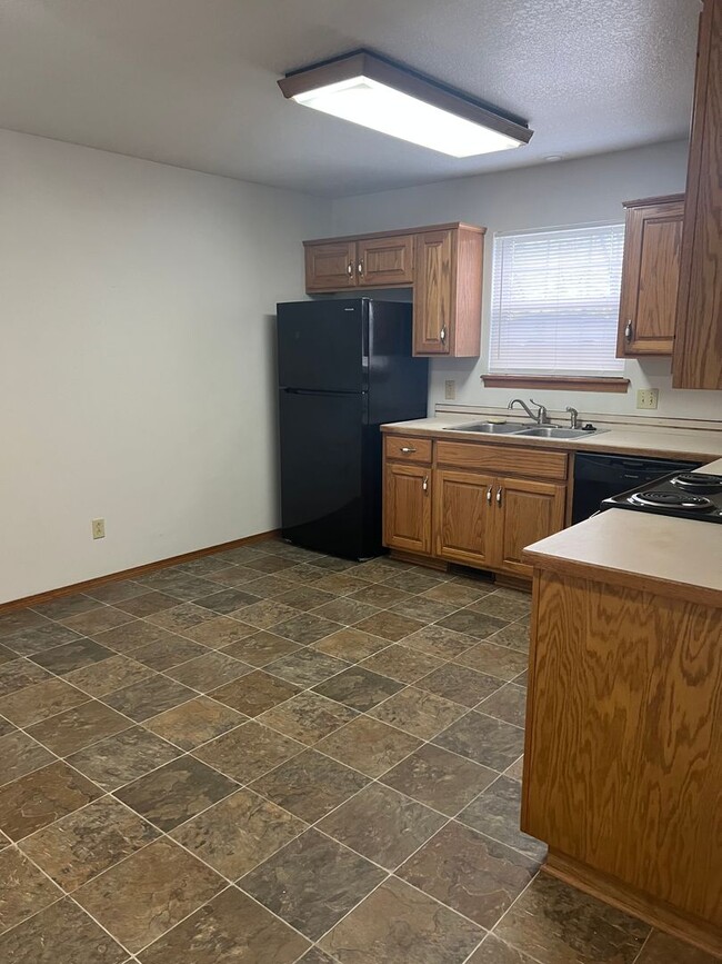 1406 W 9th St in Joplin, MO - Building Photo - Building Photo