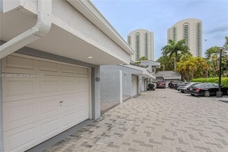 231 Poinciana Island Dr in Sunny Isles Beach, FL - Building Photo - Building Photo