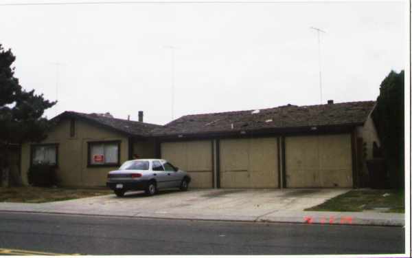 9573-9575 Kelley Dr in Stockton, CA - Foto de edificio