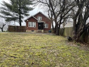 424 Abston St in Ferguson, MO - Building Photo - Building Photo