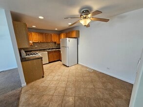 829 Pondview Ct in Schaumburg, IL - Building Photo - Building Photo