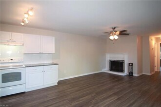 1761 Ocean Bay Dr in Virginia Beach, VA - Foto de edificio - Building Photo