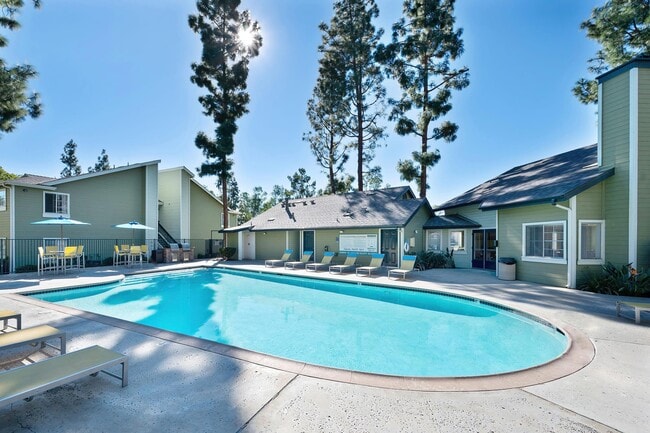 Forest Glen in Escondido, CA - Foto de edificio - Building Photo