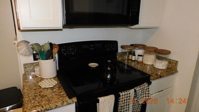 225 Virginia St in Pleasanton, TX - Building Photo - Building Photo