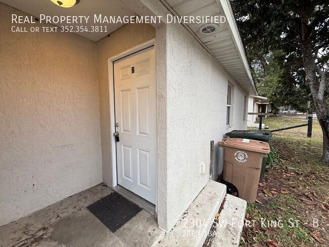 property at 2304 SW Fort King St