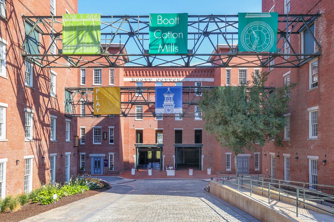 The Apartments at Boott Mills in Lowell, MA - Foto de edificio