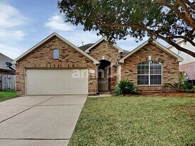 11919 Lois Ln Dr in Pinehurst, TX - Building Photo