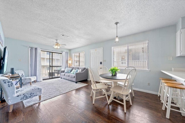 25925 Canal Rd in Orange Beach, AL - Foto de edificio - Building Photo