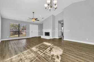 3819 O B Crowe Dr in Dallas, TX - Building Photo - Building Photo