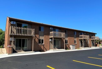 Neenah Riverwalk Apartments in Neenah, WI - Foto de edificio - Building Photo