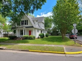 1102 Lee St in West Point, VA - Building Photo