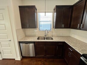 1146 N Olive St in San Antonio, TX - Building Photo - Building Photo