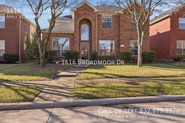 property at 1616 Broadmoor Dr