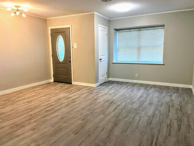 11511 N Oaks Dr in Austin, TX - Building Photo - Building Photo