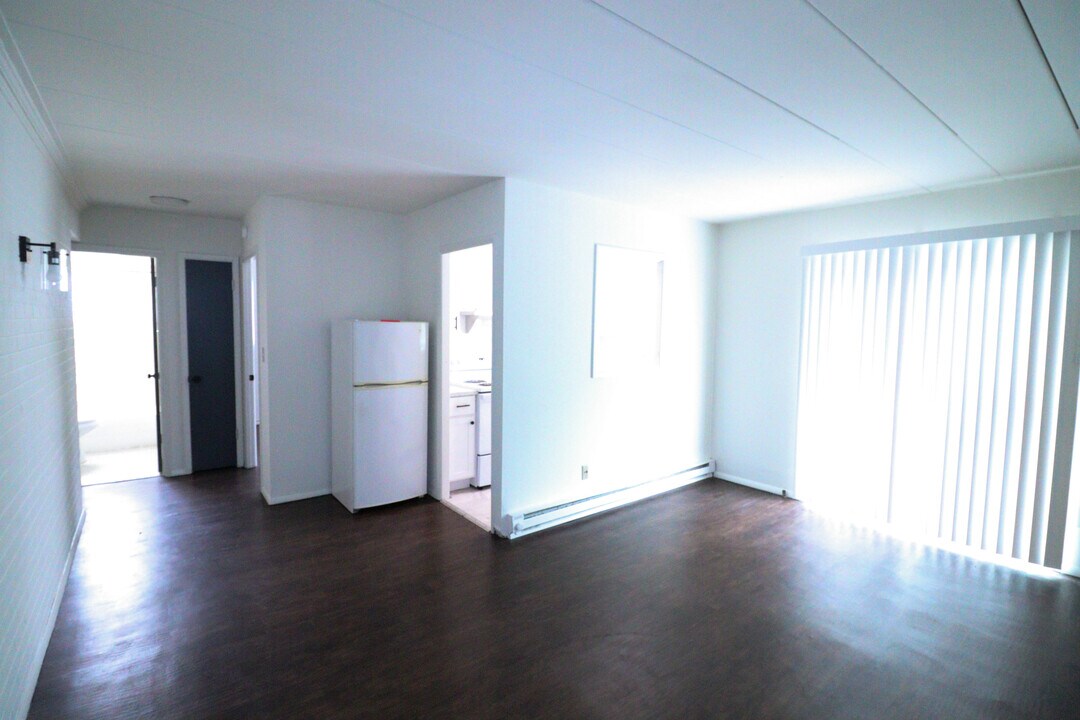 2323 Beechmont Ave in Cincinnati, OH - Building Photo