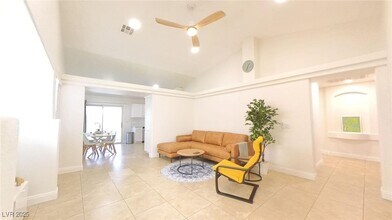 7624 Glorietta Bay Ct in Las Vegas, NV - Building Photo - Building Photo