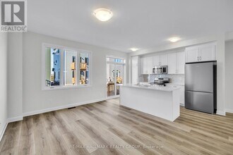 2526 Esprit Dr in Ottawa, ON - Building Photo - Building Photo