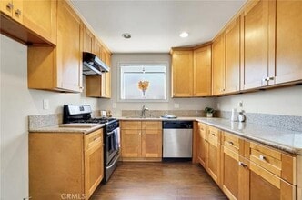 46 E Platt St in Long Beach, CA - Foto de edificio - Building Photo