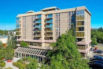 4603 Varsity Dr NW in Calgary, AB - Building Photo - Building Photo