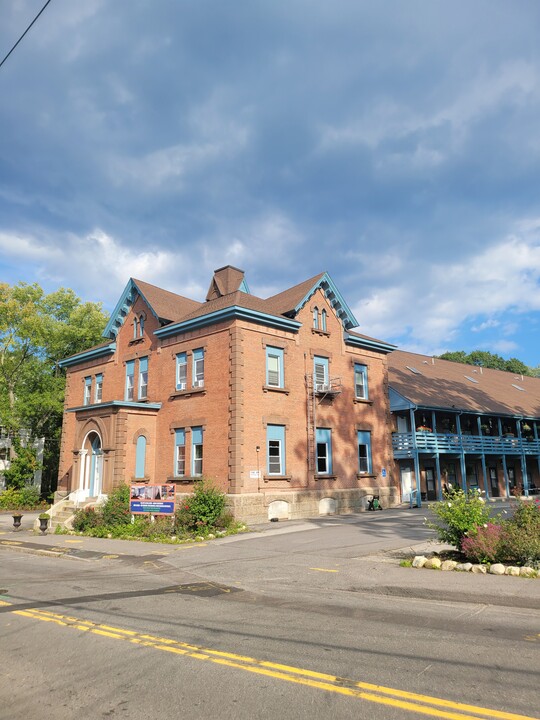 The Lofts on Mill River in Taunton, MA - Foto de edificio