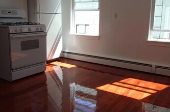 103 Sciarappa St, Unit 2 in Cambridge, MA - Building Photo - Building Photo