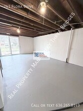 241 Flora Dr in St. Louis, MO - Building Photo - Building Photo