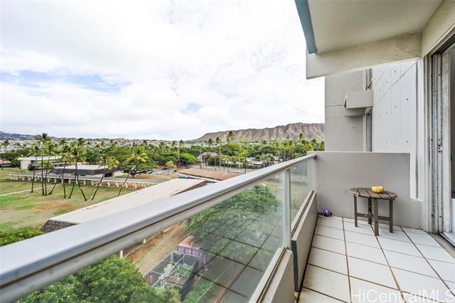 240 Makee Rd in Honolulu, HI - Building Photo