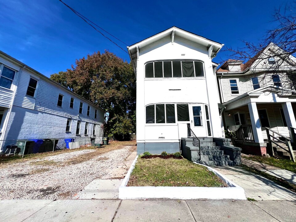 114 W 38th St in Norfolk, VA - Building Photo