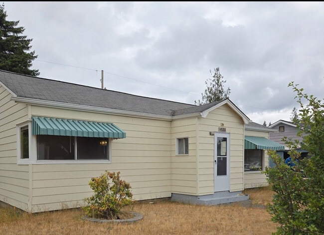 2120 Laurel St in Shelton, WA - Building Photo - Building Photo