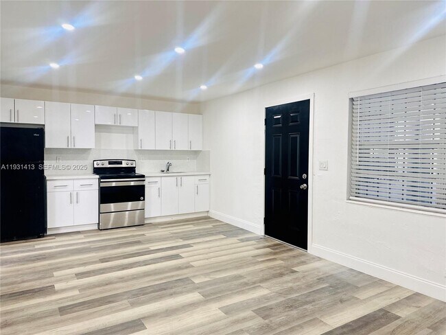 1600 NW 7th Ct in Miami, FL - Building Photo - Building Photo