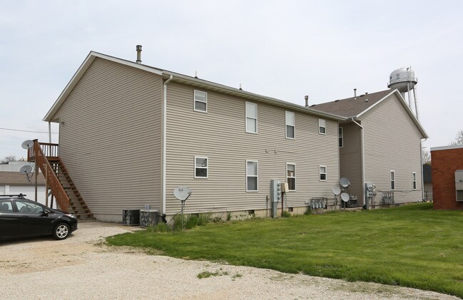 105 N Elm St in Franklin Grove, IL - Building Photo - Building Photo