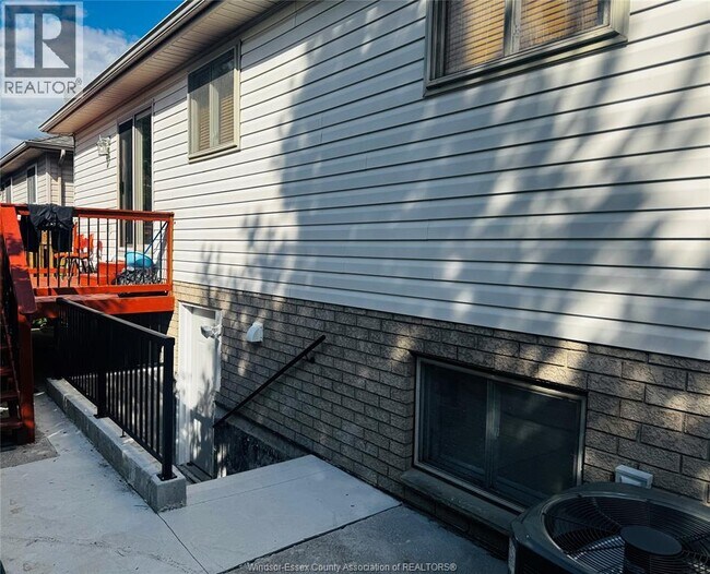 4625 Bunker Ave in Windsor, ON - Building Photo - Building Photo