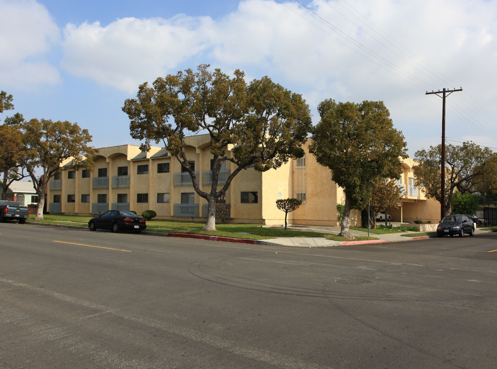 Denny Apt Bldg in Wilmington, CA - Foto de edificio