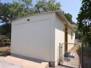 121 E Maple Dr in Marble Falls, TX - Building Photo - Building Photo