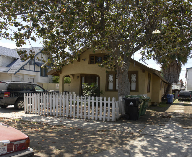 6026 Eleanor Ave in Los Angeles, CA - Building Photo - Building Photo