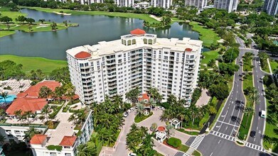 20000 E Country Club Dr in Aventura, FL - Building Photo - Building Photo