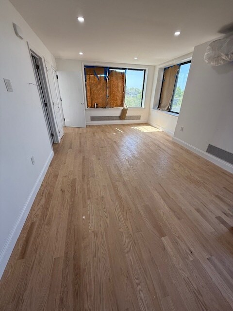 2130 Hazen St, Unit 3 in East Elmhurst, NY - Building Photo