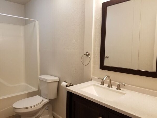 106 W Hudson St-Unit -C in Pittsburg, KS - Building Photo - Building Photo