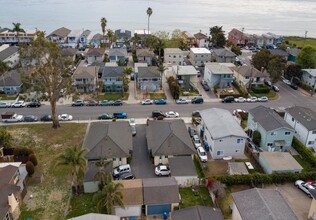 6746 Del Playa Dr in Goleta, CA - Building Photo - Building Photo