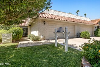 7118 E Buena Terra Way in Paradise Valley, AZ - Building Photo - Building Photo