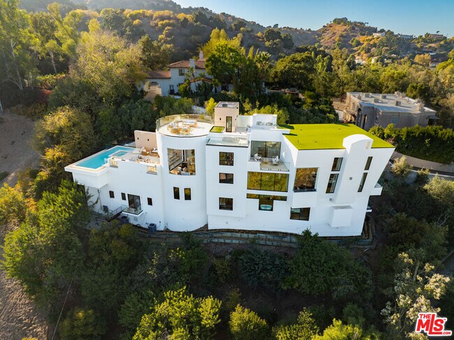 3596 Woodhill Canyon Rd in Los Angeles, CA - Building Photo - Building Photo