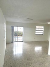 726 NW 22nd Ct, Unit 6306 in Miami, FL - Foto de edificio - Building Photo