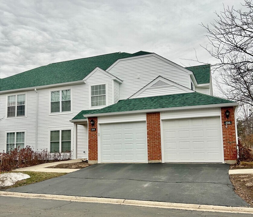 116 Hemstead St in Lake Bluff, IL - Building Photo