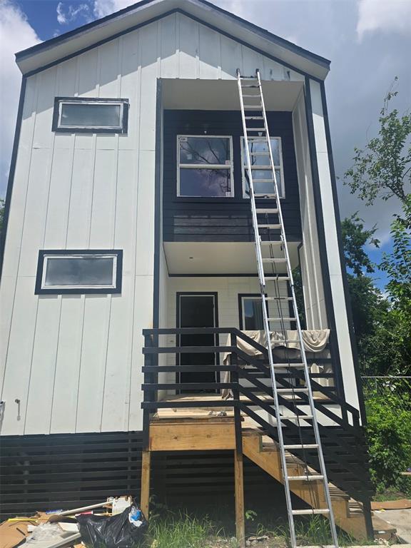 property at 2207 Des Chaumes St