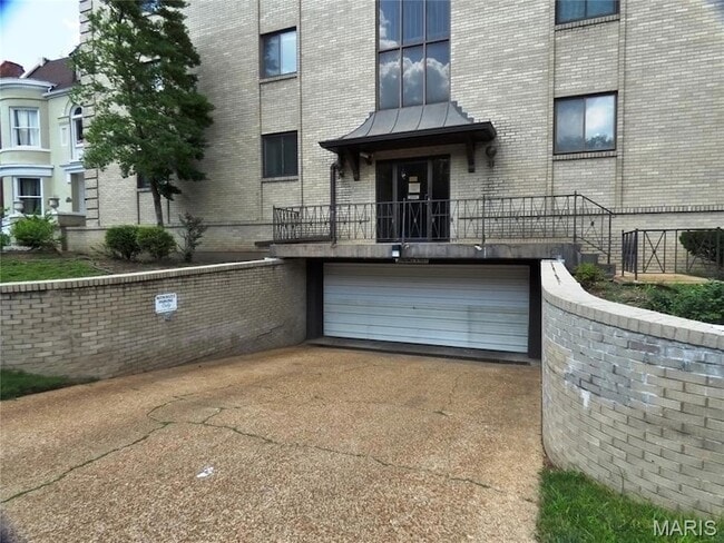 4355 Maryland Ave, Unit 207 in St. Louis, MO - Building Photo - Building Photo