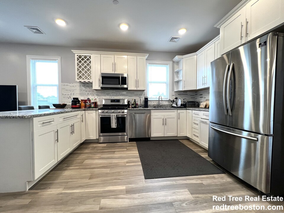 17 Harvard Ter, Unit 2 in Boston, MA - Building Photo